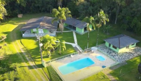 Chácara com Casa de campo e piscina, lago e vista incrível